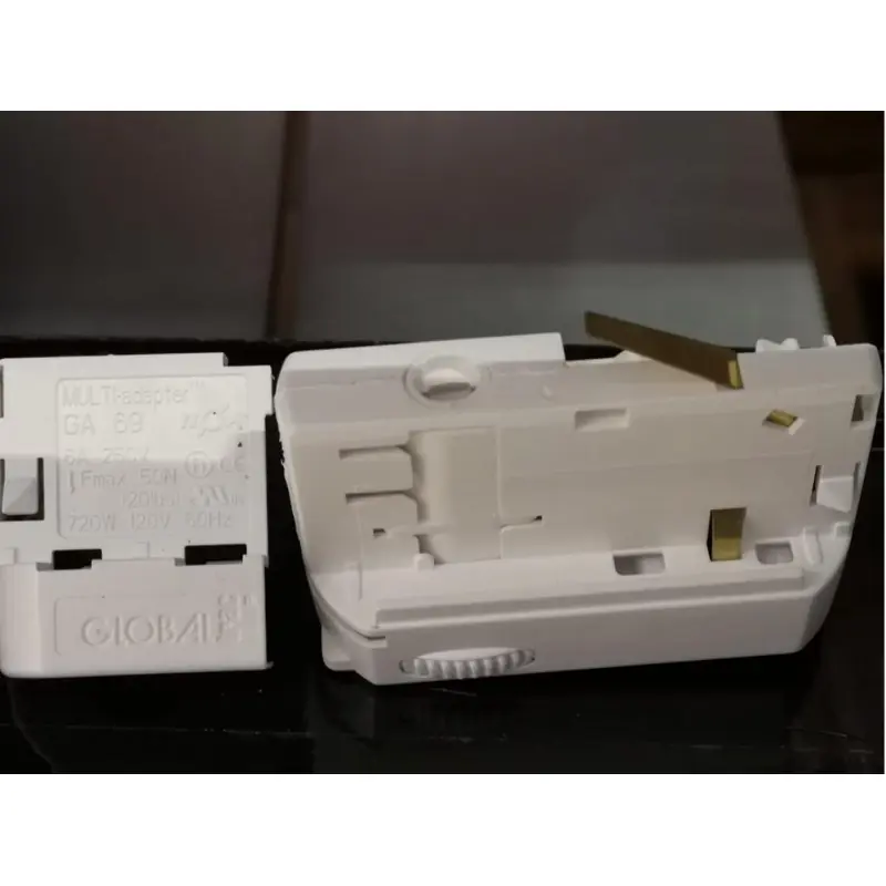 Preț redus Adaptor universal, GA 69-3, 6A 50N, culoare alba