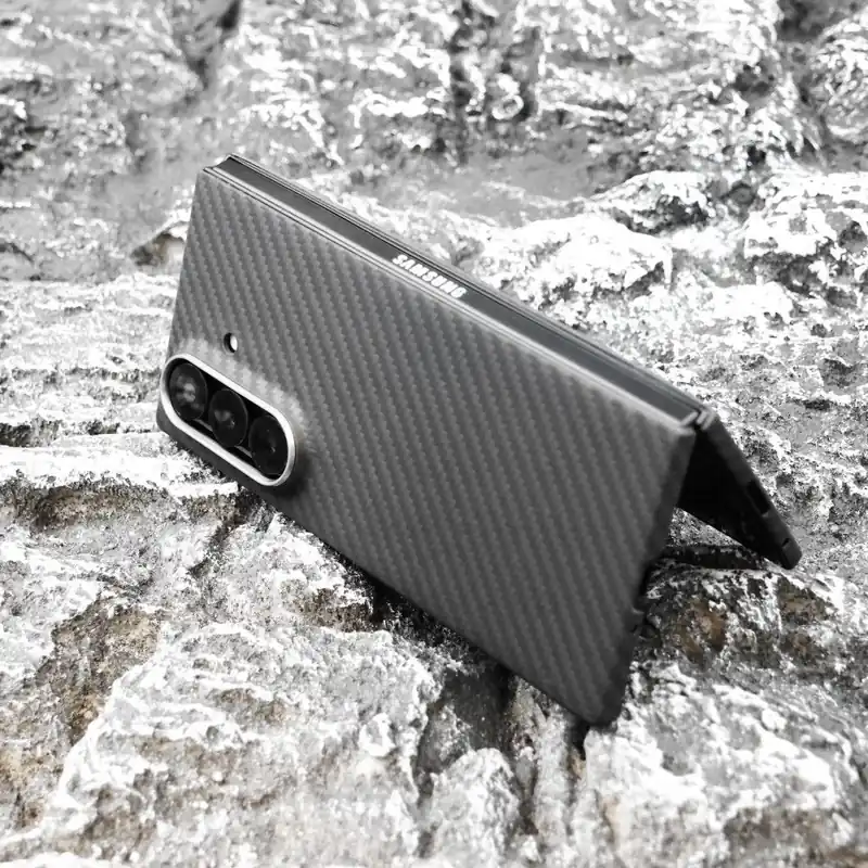 CELLECT Aramid magnetic carbon cu modele toc Samsung Galaxy Z Fold7 negru Popular